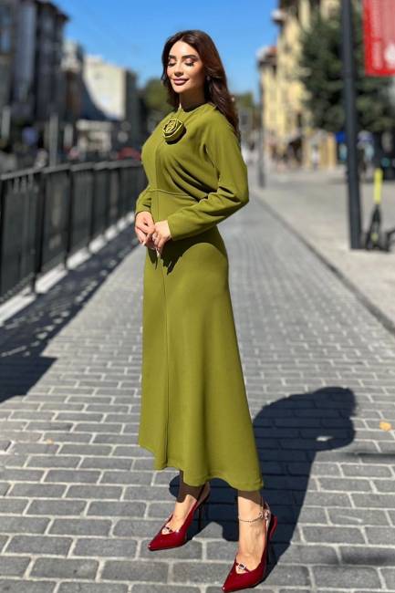 Çicek broşlu örme elbise (1)