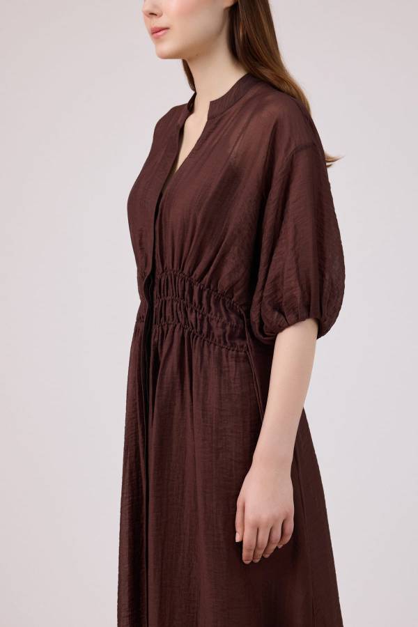 Büzgü detaylı tencel elbise