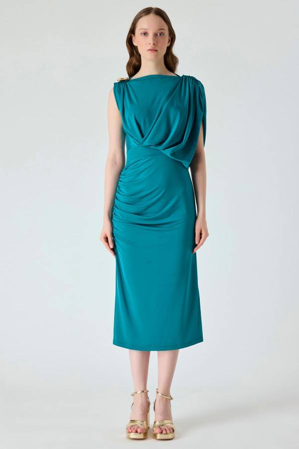 Drape detaylı örme elbise