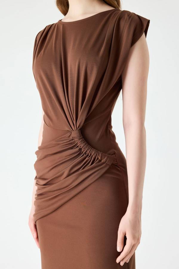 Drape detaylı viskon elbise