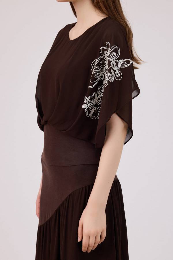 Kontrast nakışlı tencel bluz