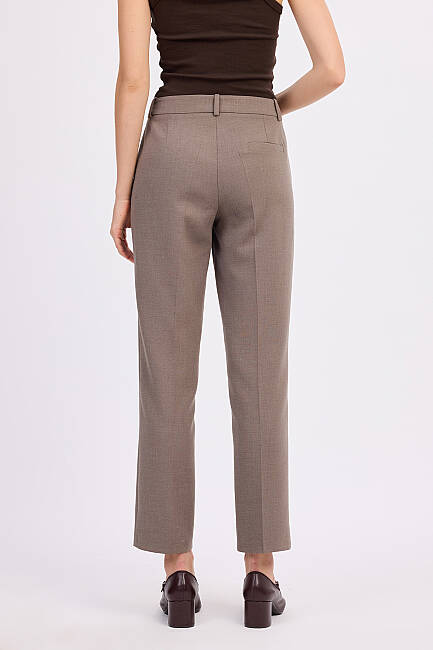 Soft yüzeyliviskon karışımlı kumaş,ön yan cepli,paçaları hafif dar kesimli pantolon - 6