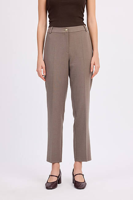 Soft yüzeyliviskon karışımlı kumaş,ön yan cepli,paçaları hafif dar kesimli pantolon - 4